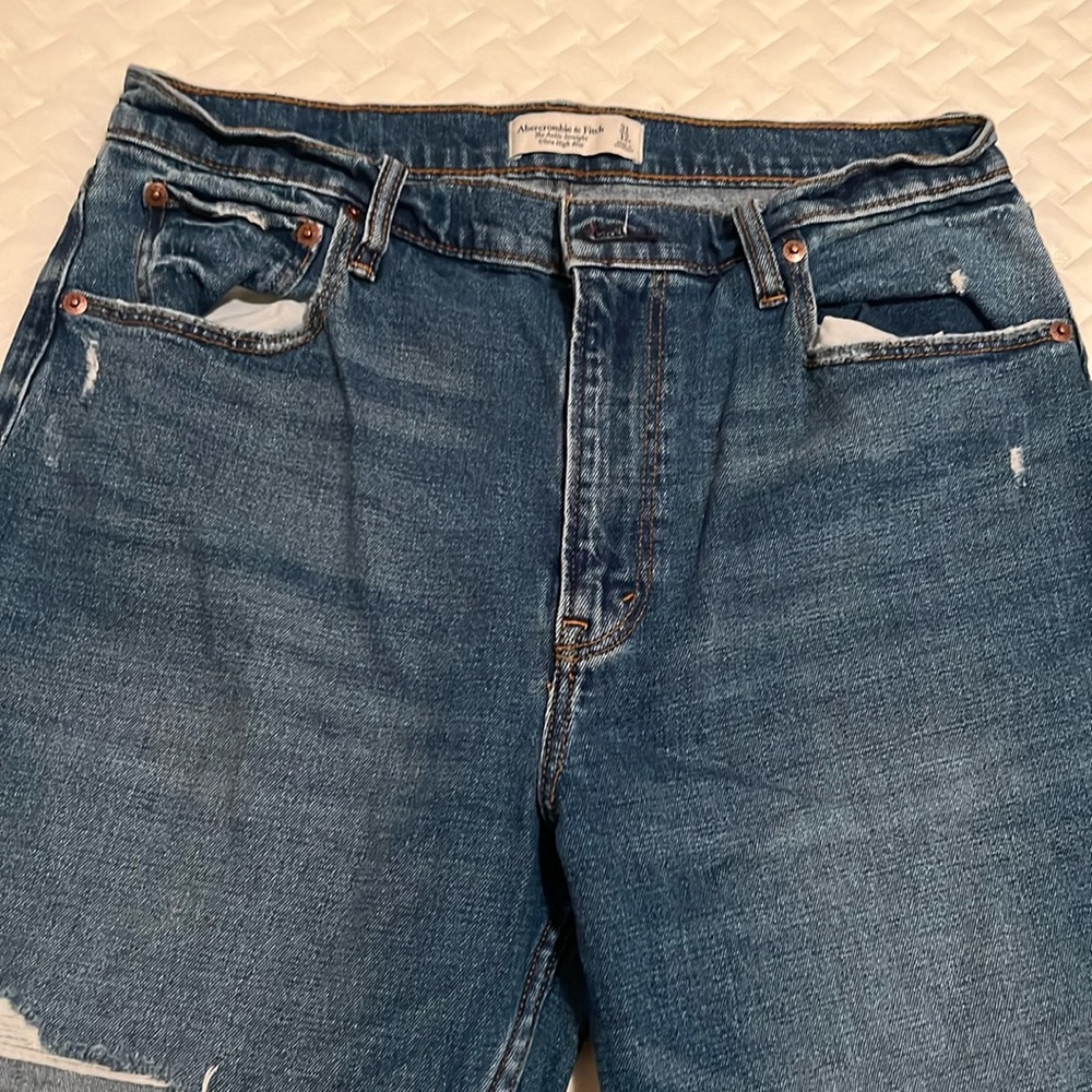 Abercrombie & Fitch The Ankle Straight Ultra High Rise Distressed Jeans